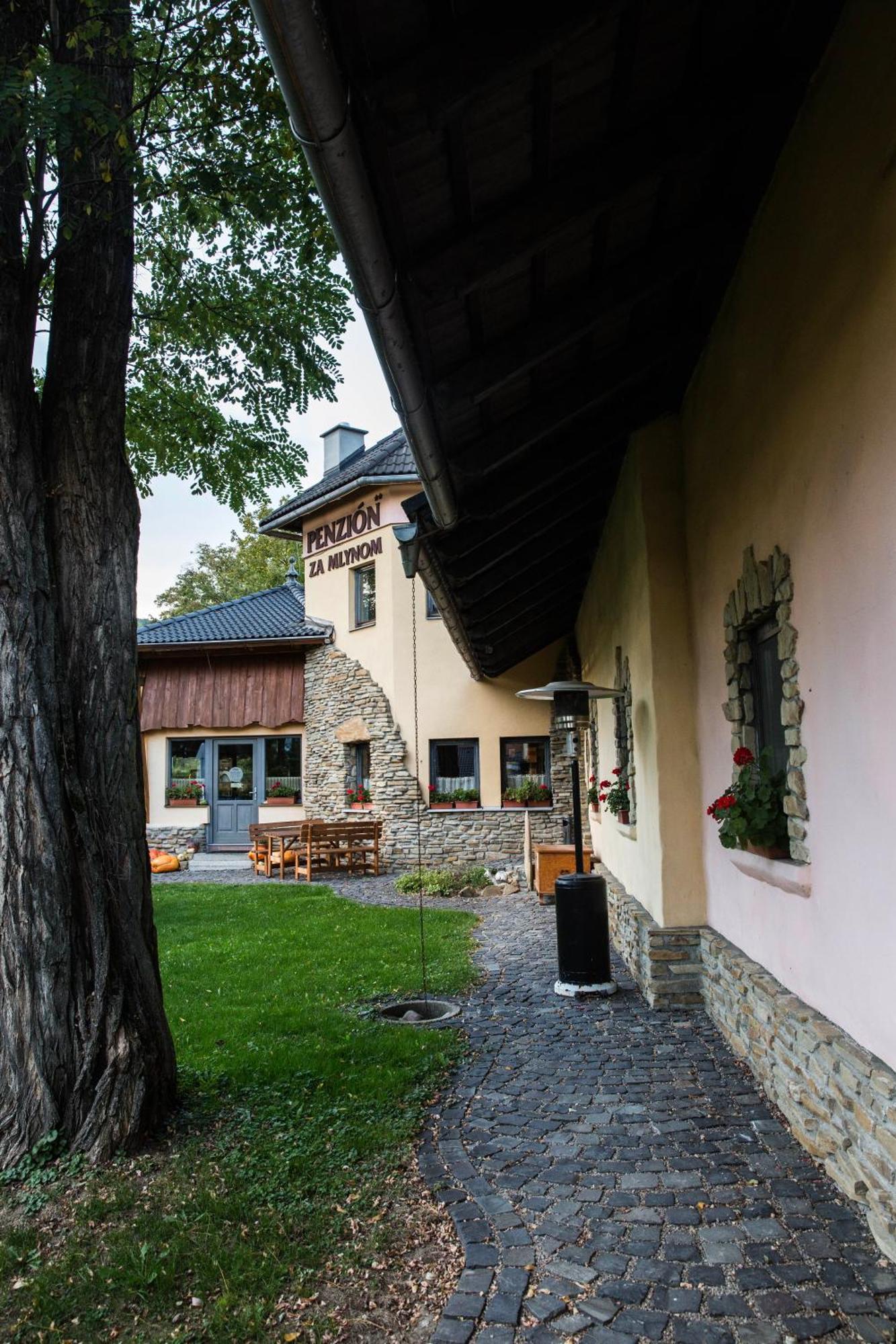 Penzion za mlynom Liptovská Teplá Esterno foto